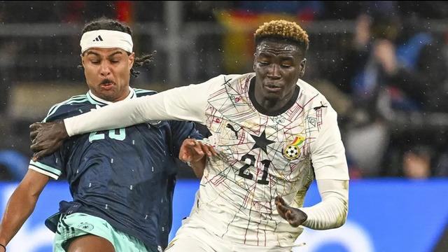 Fenerbahçe'nin yeni stoperi İstanbul'da! Kojo Peprah Oppong imzaya geldi...