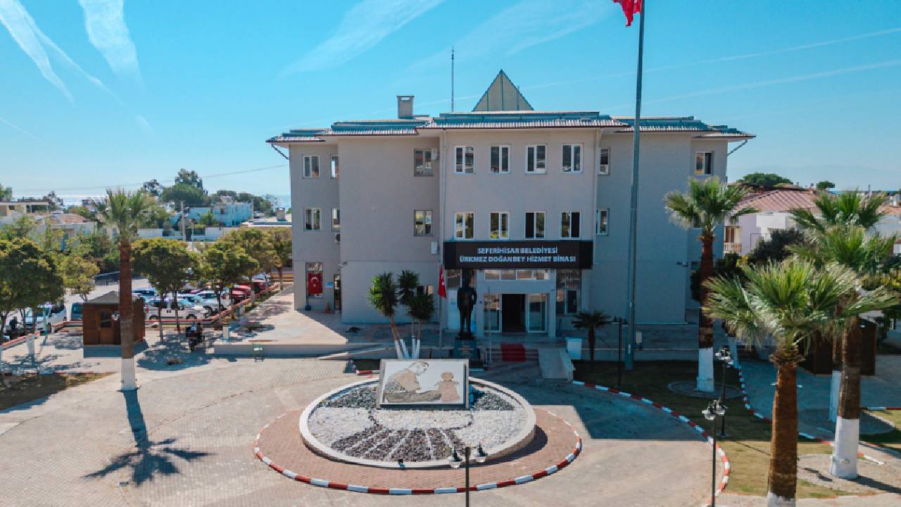 Seferihisar Belediyesi'nde Operasyon: Çok Sayıda Şüpheli Gözaltına Alındı