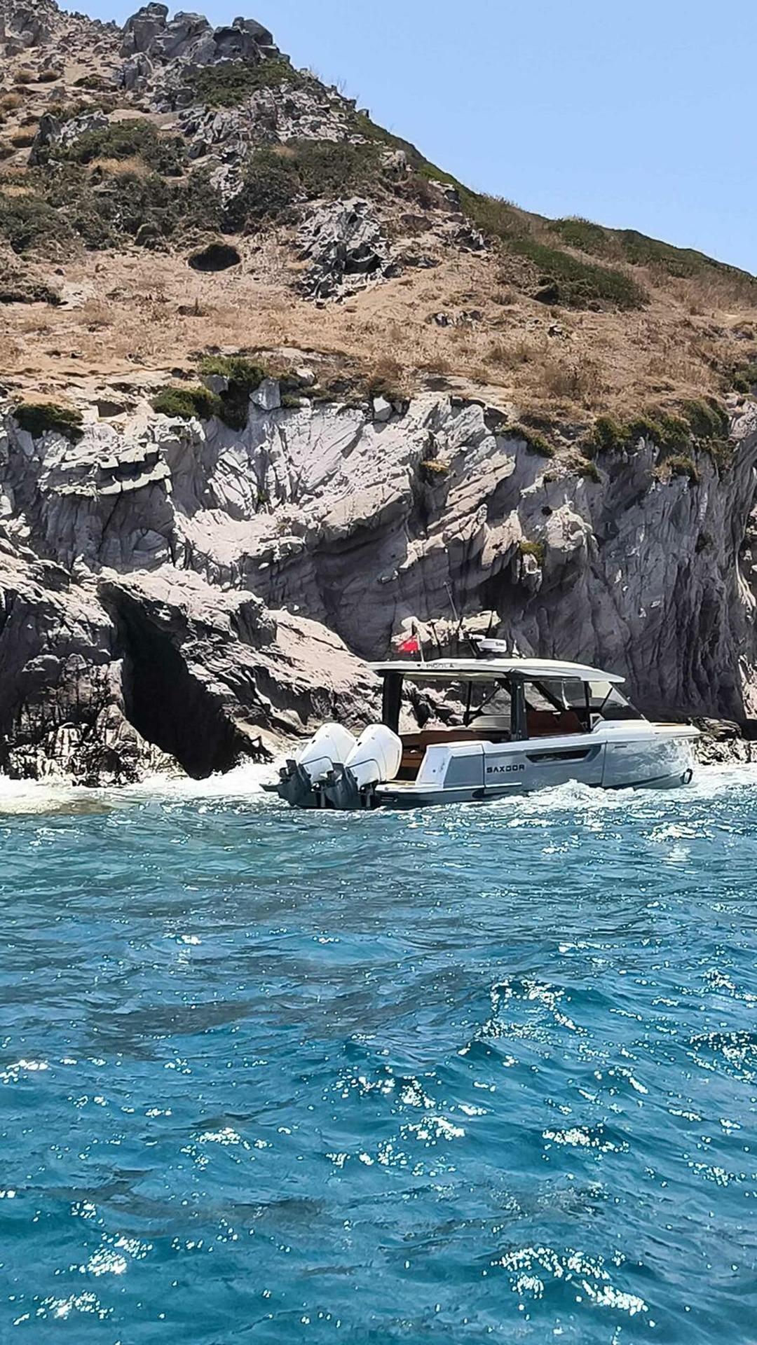 Bodrum'da suçlanan tekne oturdu! 3 kişi kıyı güvenliği kurtardı 2