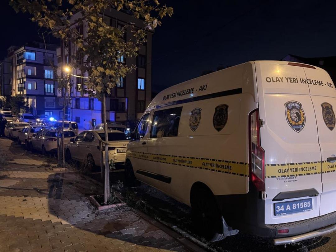 Arnavutköy'de evinin önünde saldırıya uğrayan adam ağır yaralandı 2