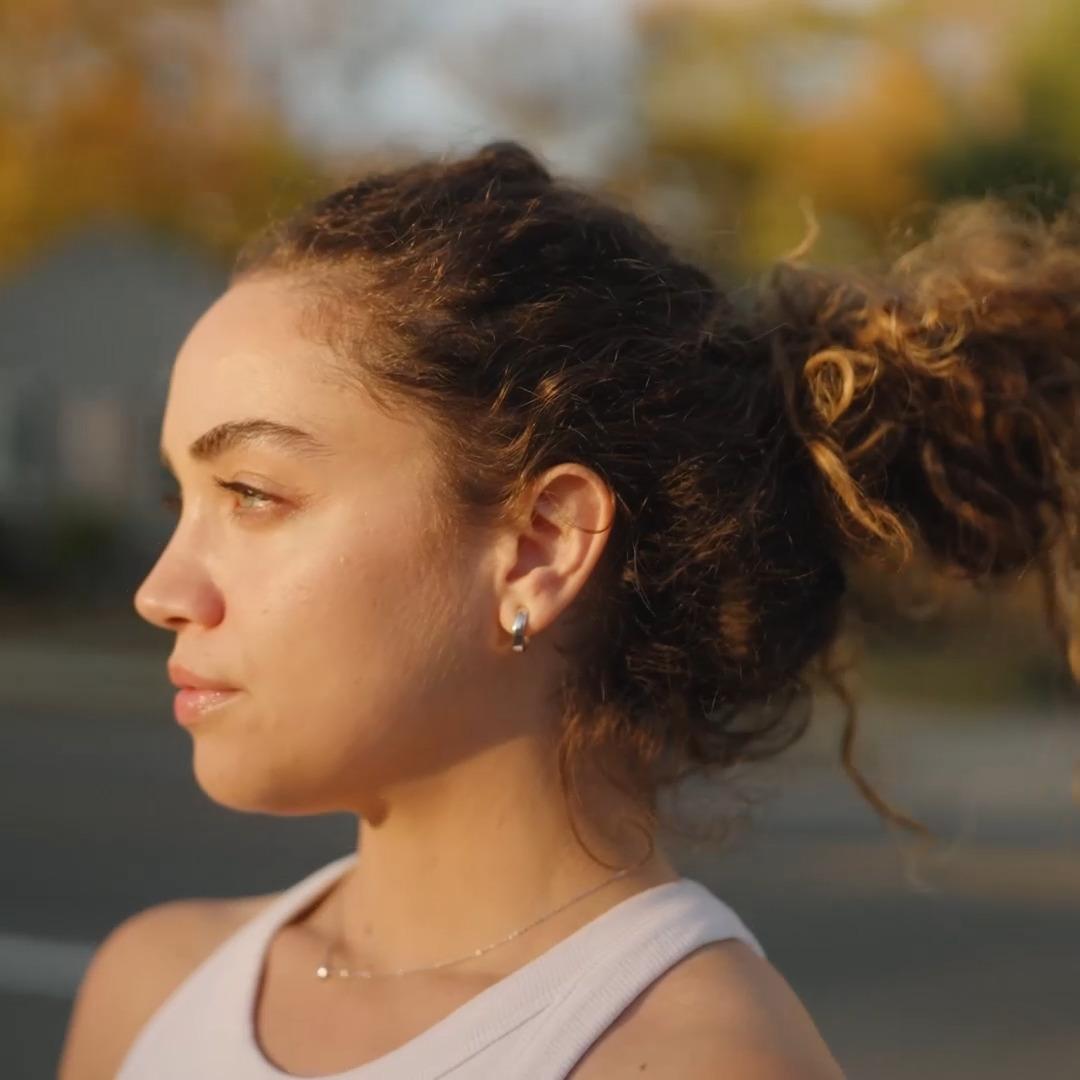 Dünyanın ilk akıllı küpeleri tanıtıldı – kulaklarınızdan sağlık verilerini takip edecek 2 tanesi